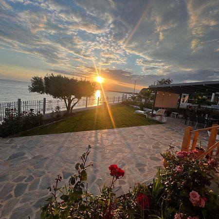 Beachfront Villa Athina Vergia エクステリア 写真