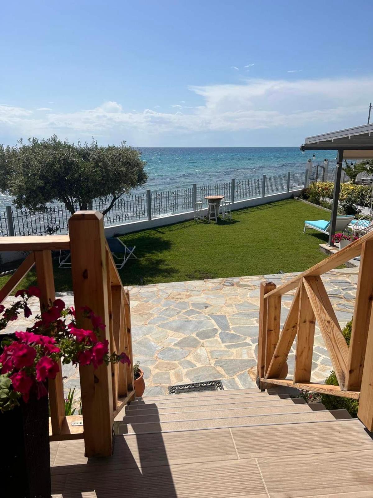 Beachfront Villa Athina Vergia エクステリア 写真